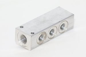 BLOC ALU (6 X M12x1,5) - (2 X M16x1,5) + TROU DE FIXATION M8