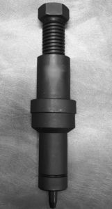 OUTIL POUR SERTIRLES DOUILLES DE PUITS D'INJECTEURS (MOTEUR F2B)